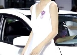 娱乐吃瓜现象背后的多维观察：从校园趣事到网络红人再到现场真相