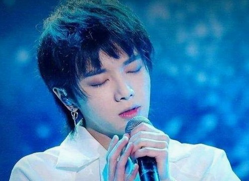 娱乐圈热点揭秘:手机格式化与恋情官宣引发关注