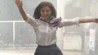 女明星陆续迎来母亲身份,孕期与分娩细节引发关注