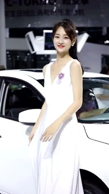 娱乐吃瓜现象背后的多维观察:从校园趣事到网络红人再到现场真相